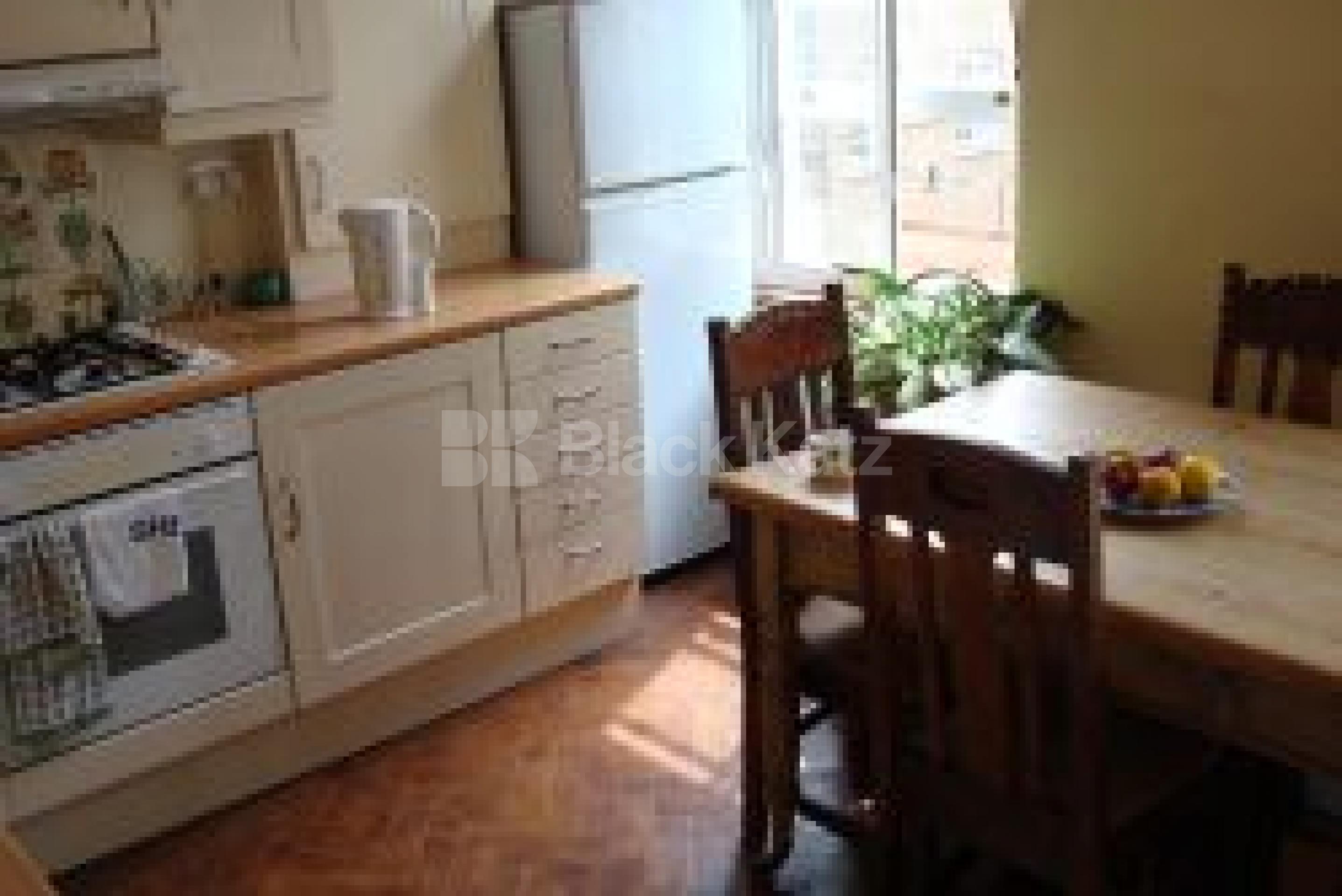 			New Instruciton, 2 Bedroom, 1 bath, 1 reception Flat			 Neal Street, COVENT GARDENS WC2
